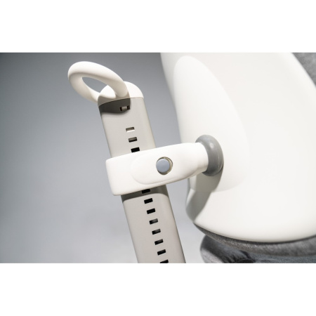 Кресло детское Ergosmart Maximus, ткань, серый, пластик, корпус белый, с чехлом "серебристый аллигатор" Кресло детское Ergosmart Maximus, ткань, серый, пластик, корпус белый, с чехлом "серебристый аллигатор"