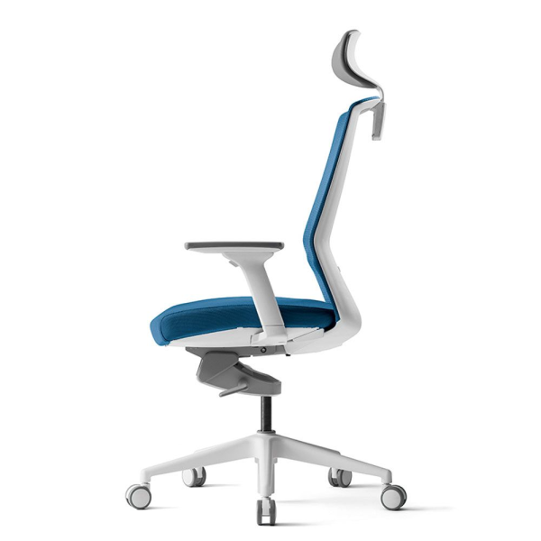 Кресло компьютерное Bestuhl J1, рама белая, голубой