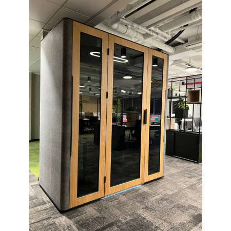 Акустическая кабина двухместная Capsula DUO NEW Comfort, глухая стенка, светлый войлок Акустическая кабина двухместная Capsula DUO NEW Comfort, глухая стенка, светлый войлок